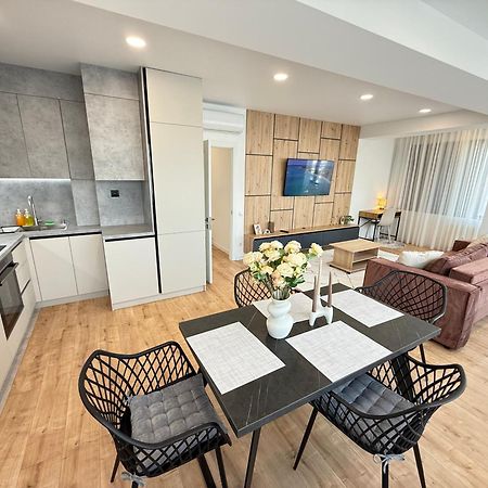 Rentnow Large And Cozy Apartment In The Center, Parking Кишинев Екстериор снимка