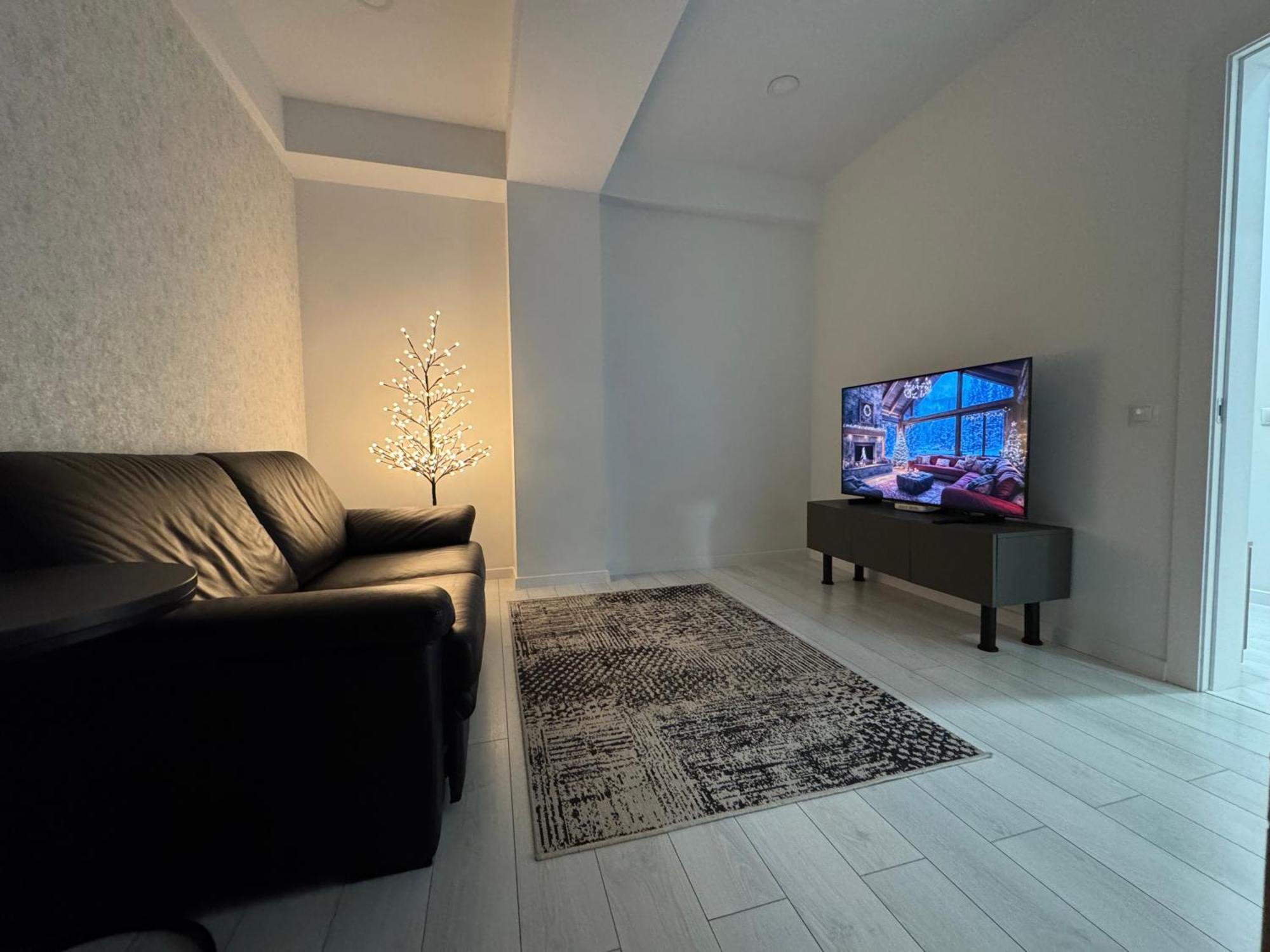 Rentnow Large And Cozy Apartment In The Center, Parking Кишинев Екстериор снимка