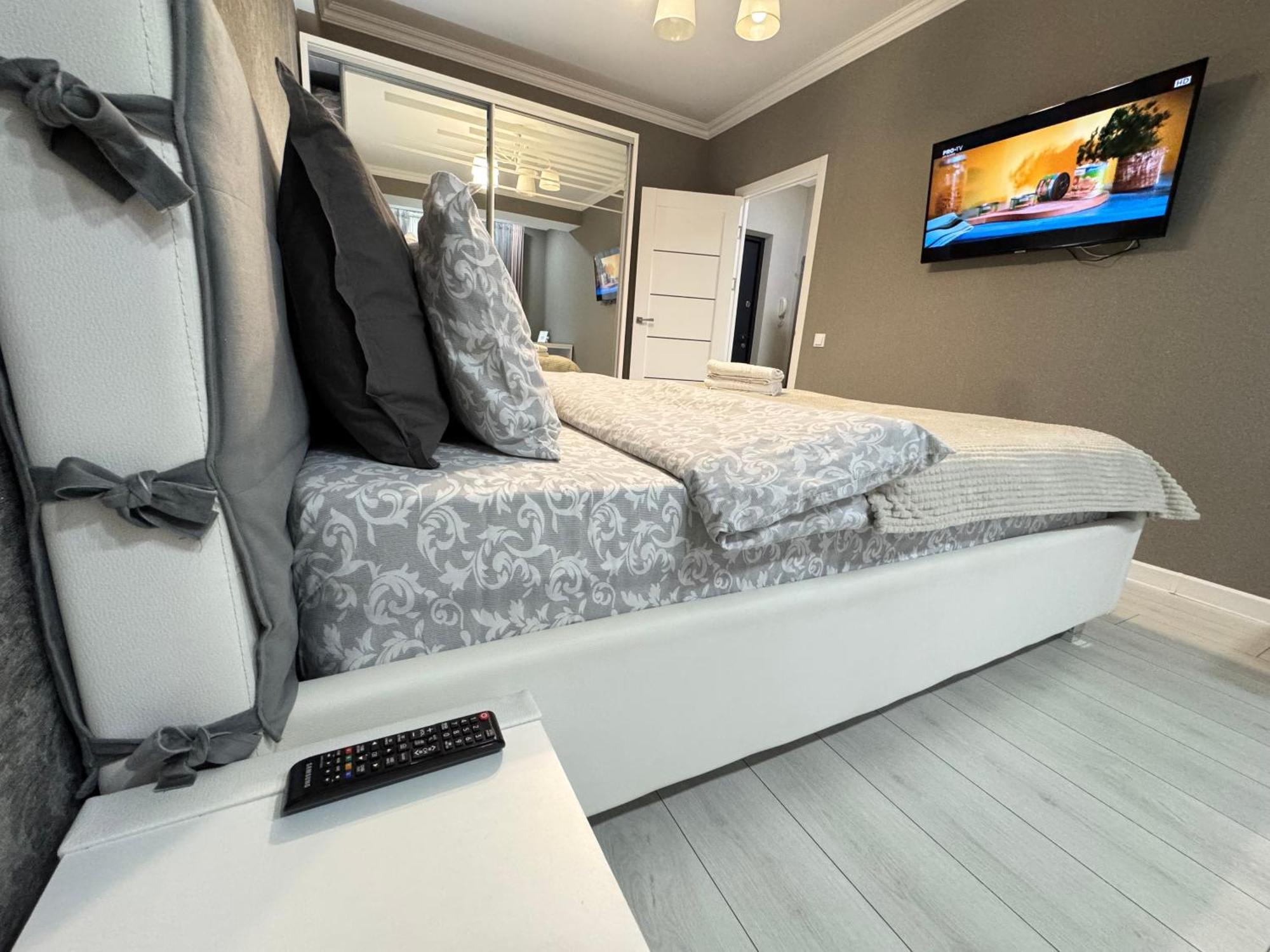 Rentnow Large And Cozy Apartment In The Center, Parking Кишинев Екстериор снимка