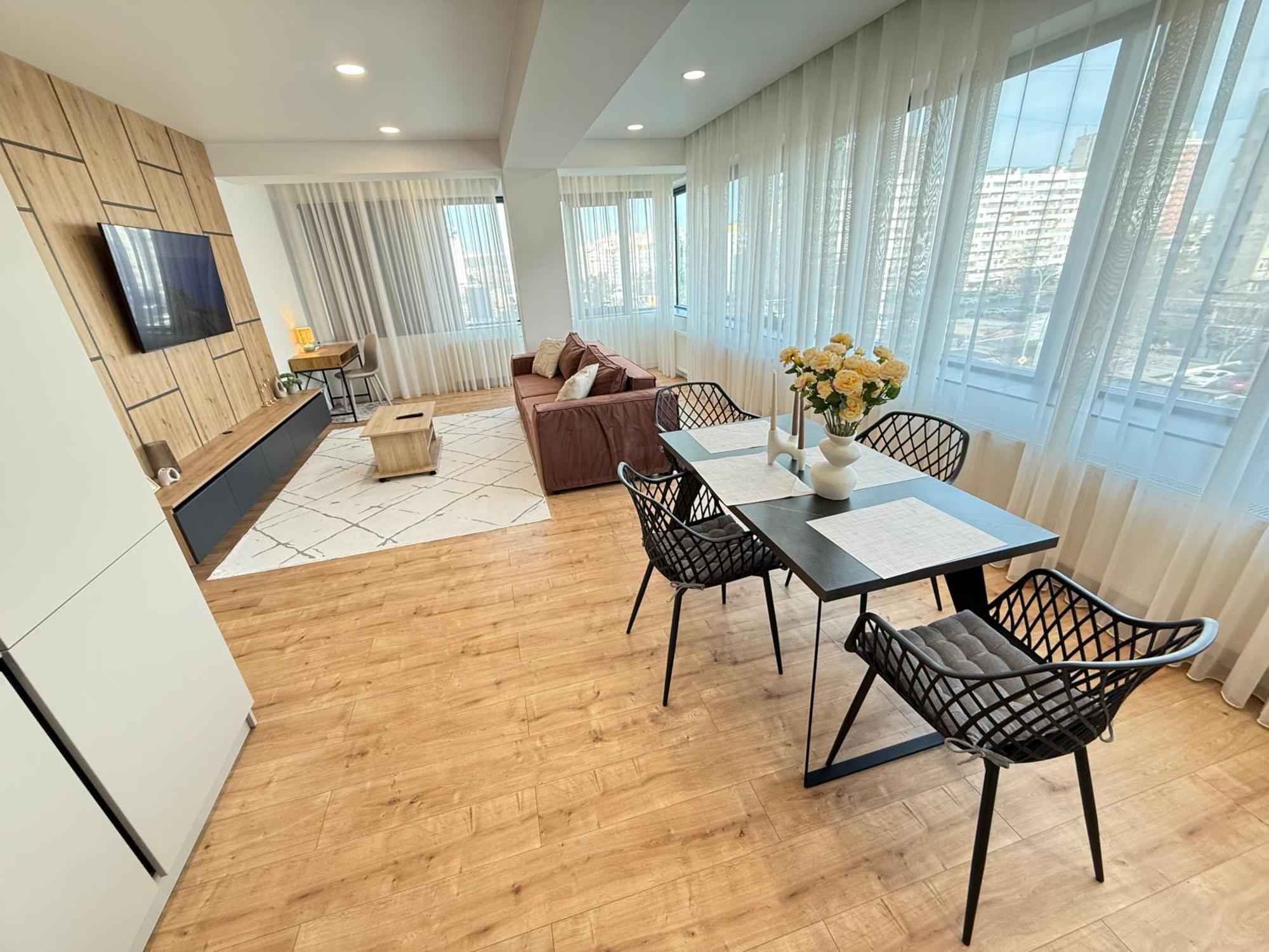 Rentnow Large And Cozy Apartment In The Center, Parking Кишинев Екстериор снимка