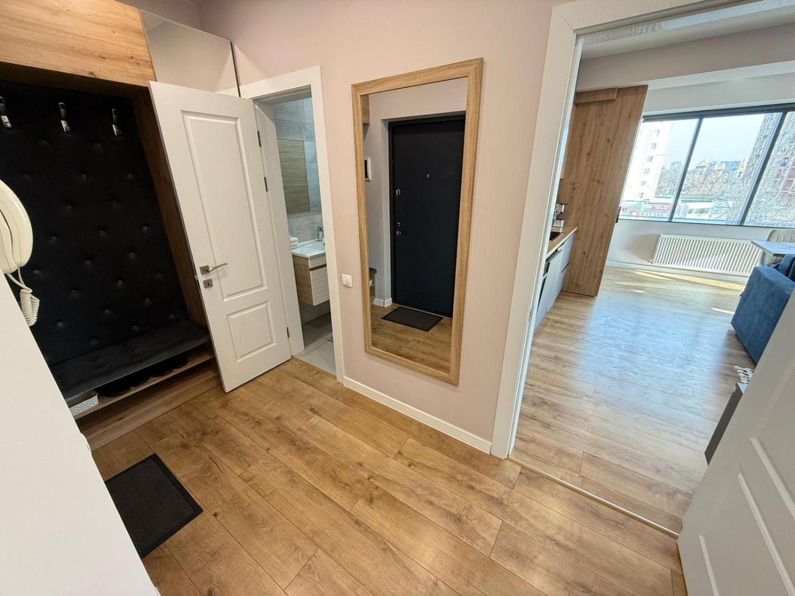 Rentnow Large And Cozy Apartment In The Center, Parking Кишинев Екстериор снимка